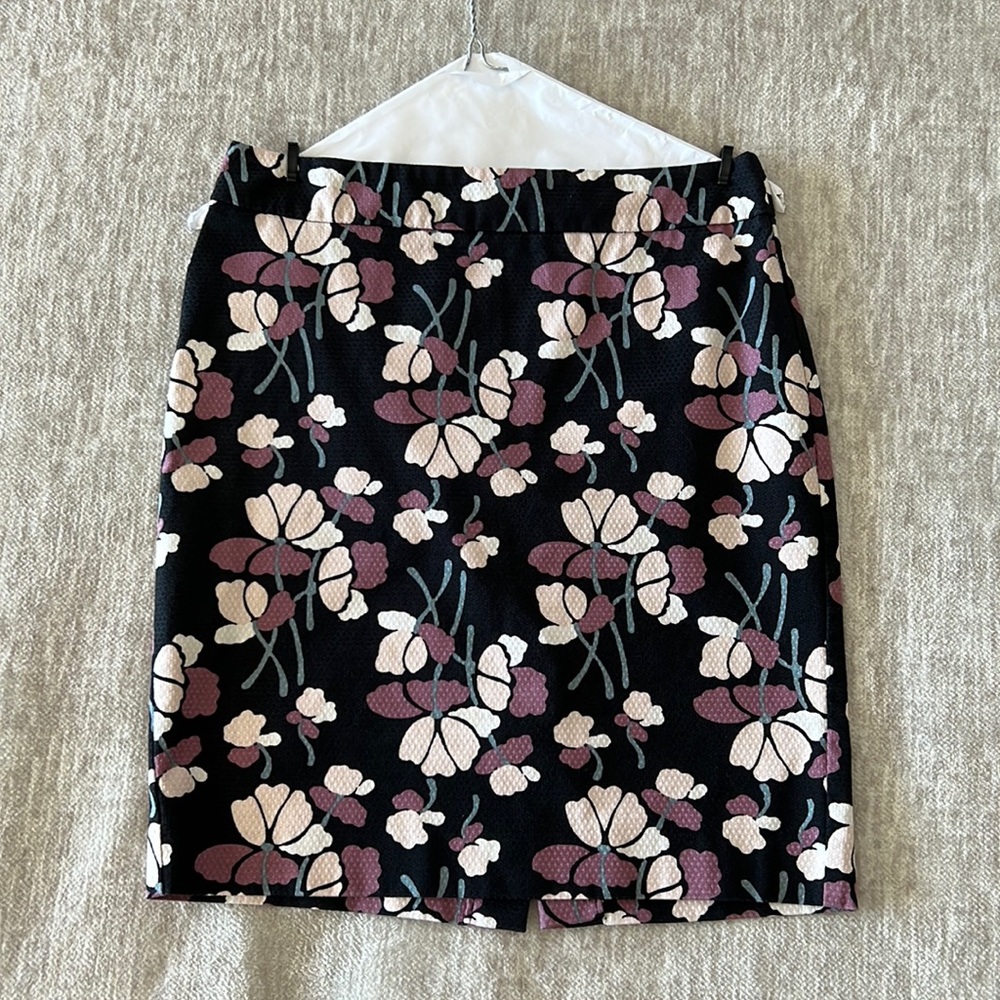 Ann Taylor Flowered Pencil Skirt